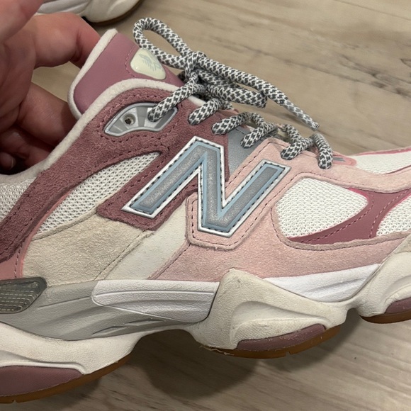 New Balance 9060 size 8.5 women’s sneakers TEMPORARILY UNAVAILABLE-read details - Picture 10 of 13